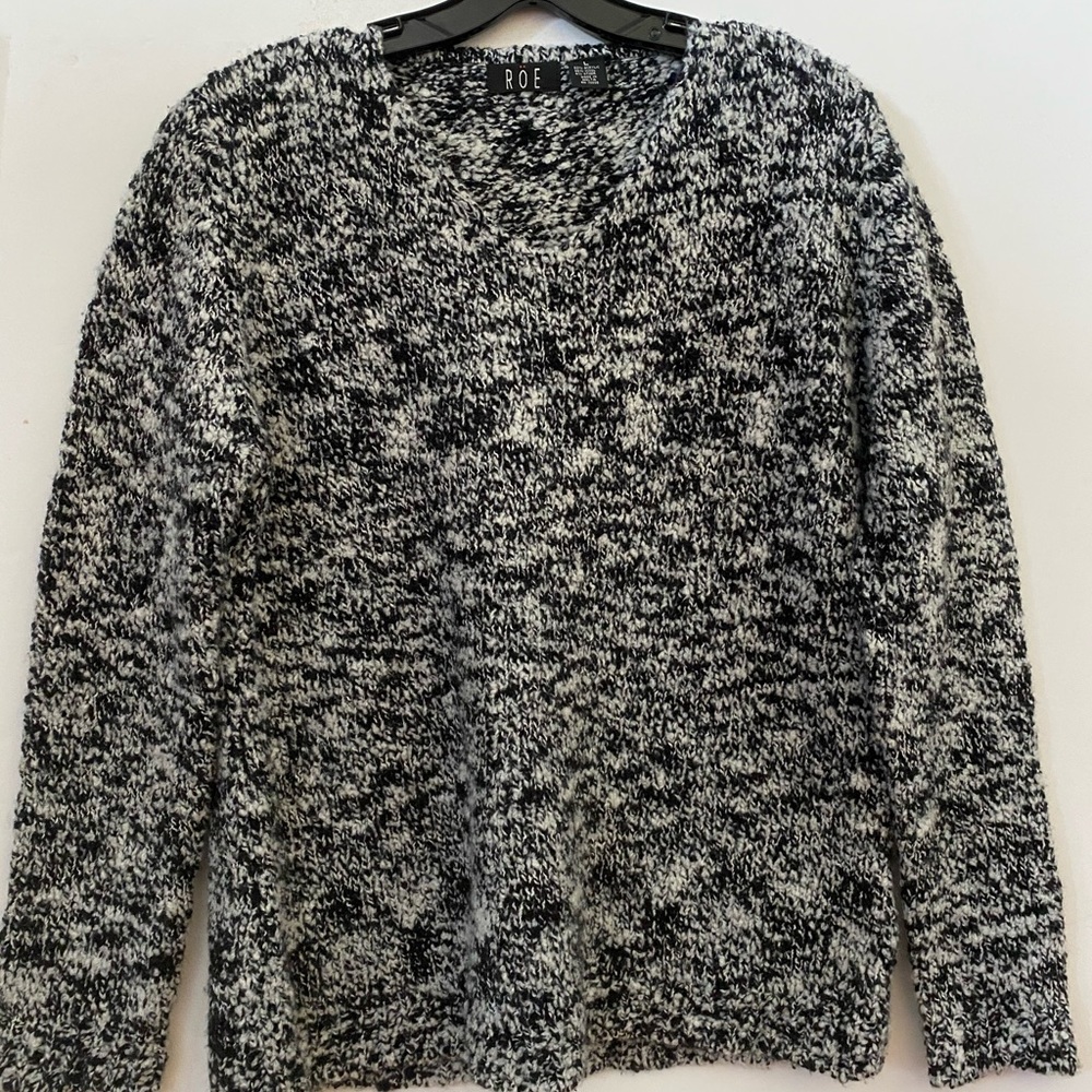 Roe Sweater V-Neck, Black and White Fleck. Size L